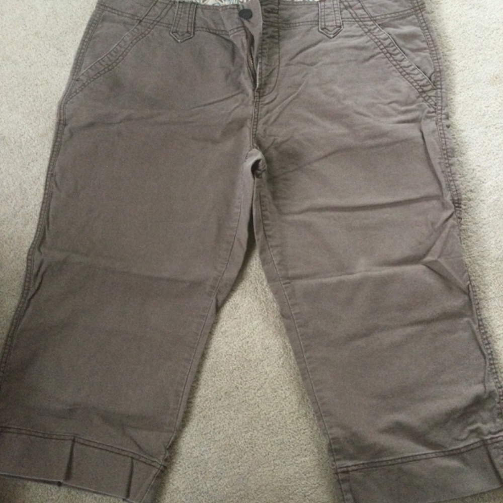 Maurice’s 17/18 Khaki Brown Capris